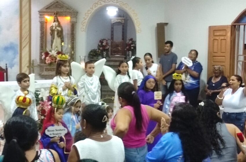  Crianças foram protagonistas na coroação de Nossa Senhora na Varjota.